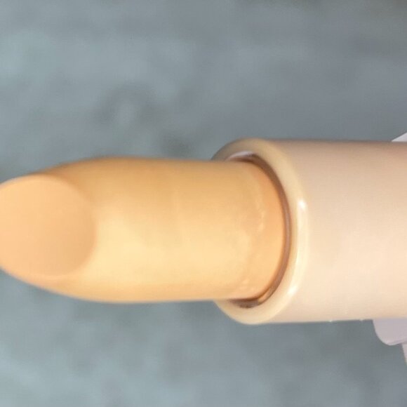 KKW Matte Lipstick in Nude 2.5 - New never used without box  - RARE - Picture 1 of 3